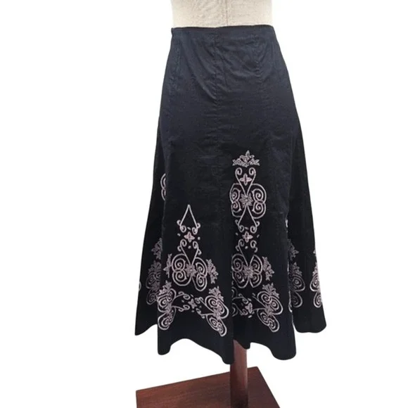 Sunny Leigh Full Midi Skirt Black With Embroidered‎ Light Pink Design Size 8 - Picture 5 of 10